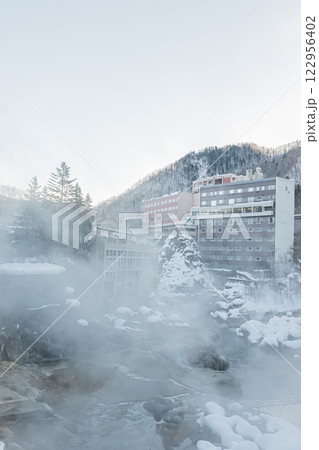 北海道 札幌市 冬の山渓の風景 北海道 札幌市 冬の山渓の風景 122956402