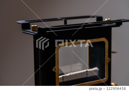 【キャンプ素材】アイロンストーブ 122956438