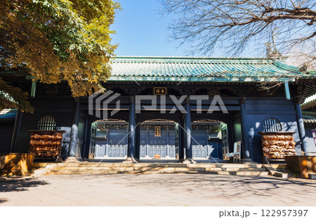 東京　湯島聖堂　杏壇門と大成殿 122957397