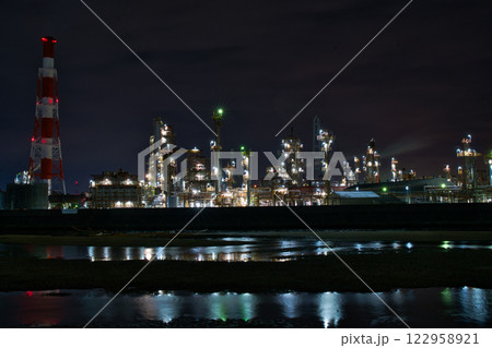 夜景が綺麗な工場地帯 コンビナート⑦ 夜景が綺麗な工場地帯 コンビナート⑦ 122958921