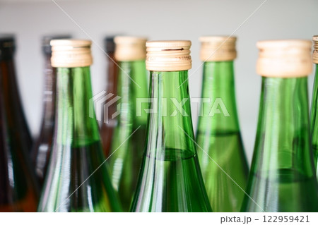 スクリューキャップの日本酒 122959421