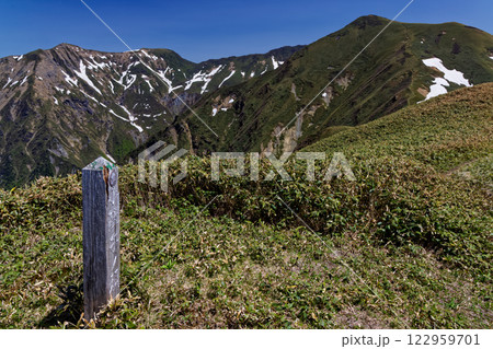 谷川連峰・小障子ノ頭から見るオジカ沢ノ頭と茂倉岳・一ノ倉岳 谷川連峰・小障子ノ頭から見るオジカ沢ノ頭と茂倉岳・一ノ倉岳 122959701