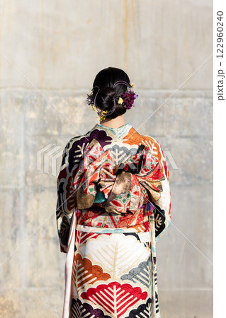 振袖を着た女性 122960240
