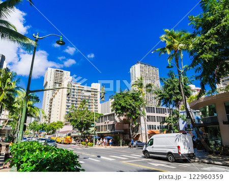 ハワイ　ワイキキ　クヒオ通り 122960359
