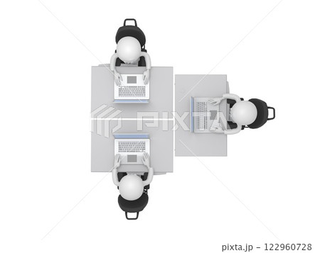 たくさんの机が並ぶオフィスで、ノートパソコンを操作して仕事するビジネスマンたち 122960728