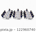 たくさんの机が並ぶオフィスで、ノートパソコンを操作して仕事するビジネスマンたち 122960740