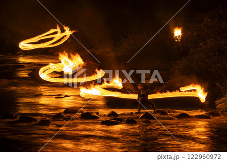 火ぶり漁 清流馬瀬川 鮎の伝統漁法 岐阜県下呂市馬瀬 122960972