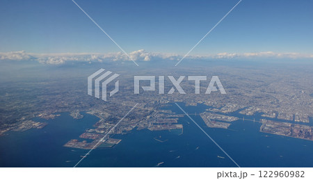 空から見た地上（横浜上空） 122960982