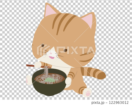 蕎麦を食べる笑顔の茶トラ猫 122963012