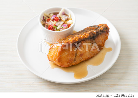 fried snapper fish with fish sauce and spicy salad 122963218