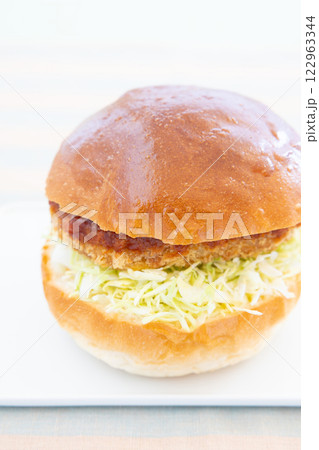 おいしいメンチカツバーガー おいしいメンチカツバーガー 122963344