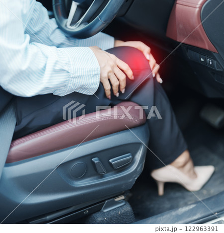 woman with her knee sprain while driving car long time, Patellofemoral Pain Syndrome, osteoarthritis, arthritis, rheumatism and Patellar Tendinitis. medical and ergonomic concept woman with her knee sprain while driving car long time, Patellofemoral Pain Syndrome, osteoarthritis, arthritis, rheumatism and Patellar Tendinitis. medical and ergonomic concept 122963391