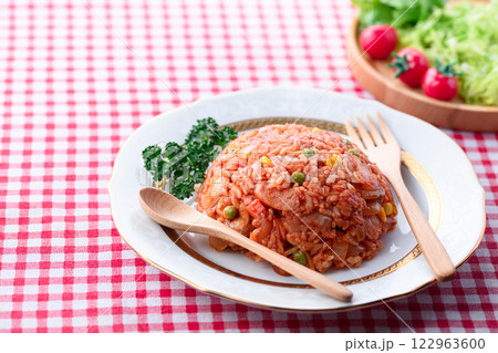 ウインナーと玉葱のチキンライス ( ケチャップライス ) ウインナーと玉葱のチキンライス ( ケチャップライス ) 122963600