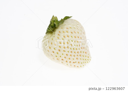 佐賀県産　天使のイチゴ　希少な白いイチゴ 122963607