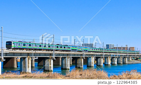 鉄橋の電車 鉄橋の電車 122964385