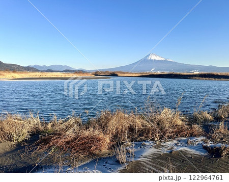 富士川と富士山 122964761