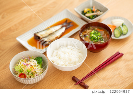 和食の朝ごはん 122964937