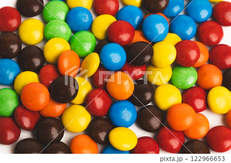 カラフルなチョコレート 122966653