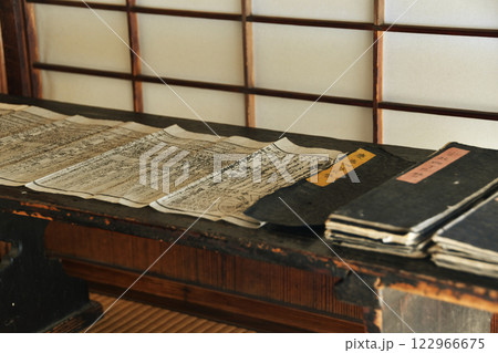 古文書テーブル暦03 122966675