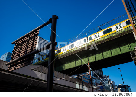秋葉原駅周辺の鉄道橋梁と首都高速 2025.01 122967864