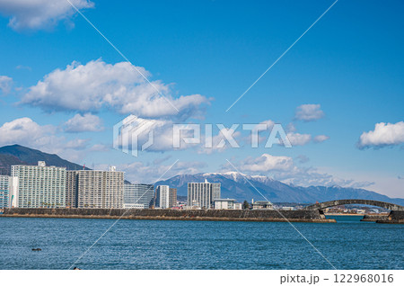 冬の琵琶湖大津港風景 122968016