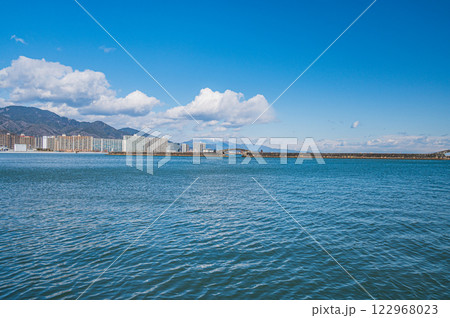 冬の琵琶湖 大津港からの景観 冬の琵琶湖 大津港からの景観 122968023