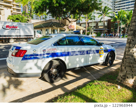ハワイ　ホノルルの警察車両 122968944