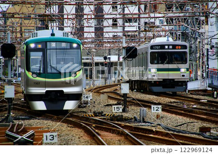 池上線と多摩川線が同時に到着… 東急蒲田駅 122969124