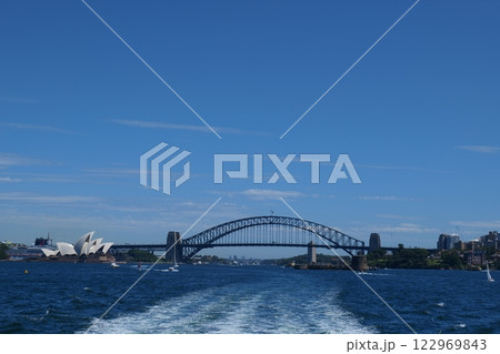 ハーバーブリッジとオペラハウス（シドニー） 122969843