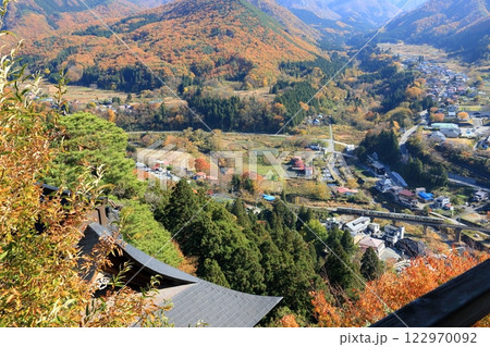 仙山線と紅葉 122970092