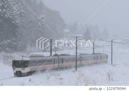 大糸線と雪 122970094