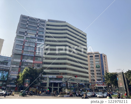 バングラデッシュ・ダッカのオフィスビル 122970211