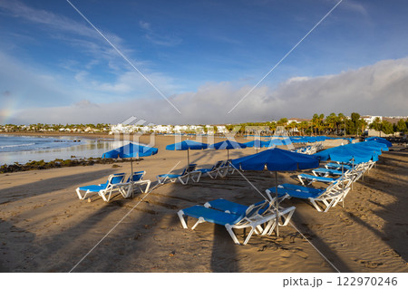 Morning on the beach in Puerto del Carmen 122970246