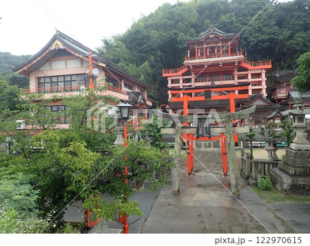 平安時代に弘法大師空海が常福寺の鎮守として祀ったと伝えられる広島県福山市草戸町にある草戸稲荷神社 122970615