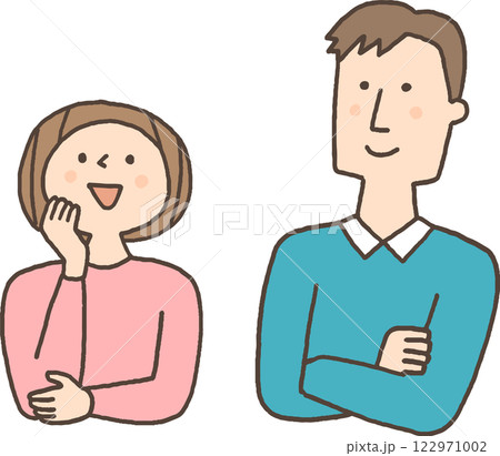 笑顔で見上げる若い夫婦 122971002