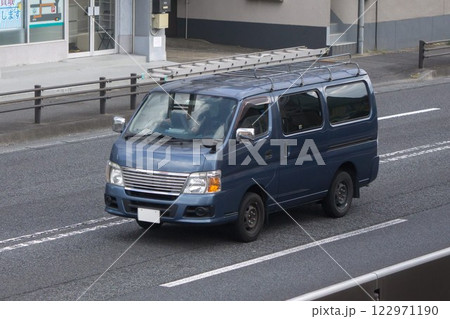 ワゴン車 道路走行 ワゴン車 道路走行 122971190