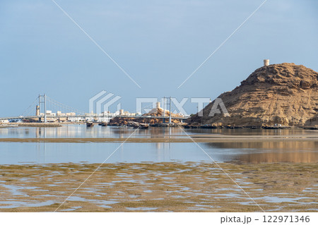 オマーンの港湾都市、スールの風景 122971346