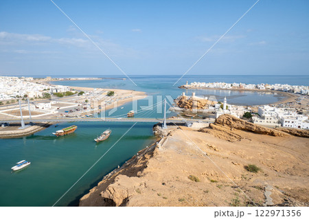 オマーンの港湾都市、スールの展望台からの眺め オマーンの港湾都市、スールの展望台からの眺め 122971356