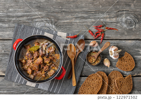 beer braised pork stew in a red pot 122971502