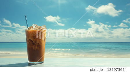 南国の美しいビーチとアイスコーヒー　AI画像 122973654