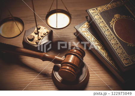 Judge gavel and book, law concept 122973849