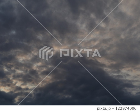 朧げな空 122974006