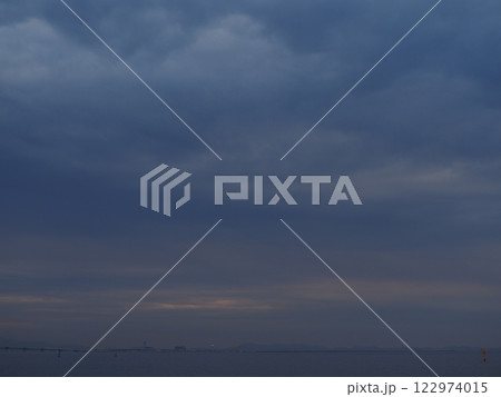 朧げな空 122974015