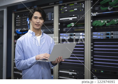 ITエンジニア イメージ カメラ目線 ポートレート ITエンジニア イメージ カメラ目線 ポートレート 122974091