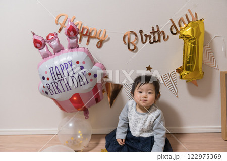 日本人の1歳の女の子の誕生日パーティー 日本人の1歳の女の子の誕生日パーティー 122975369