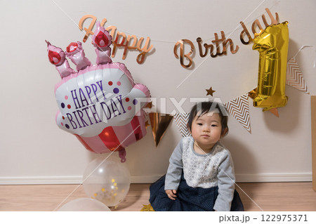 日本人の1歳の女の子の誕生日パーティー 日本人の1歳の女の子の誕生日パーティー 122975371