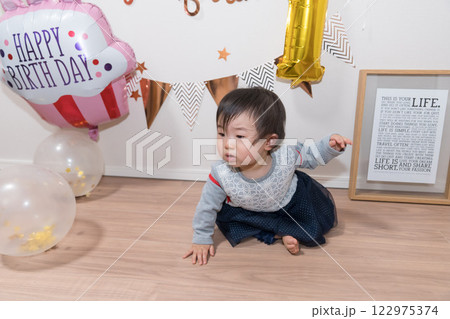 日本人の1歳の女の子の誕生日パーティー 日本人の1歳の女の子の誕生日パーティー 122975374