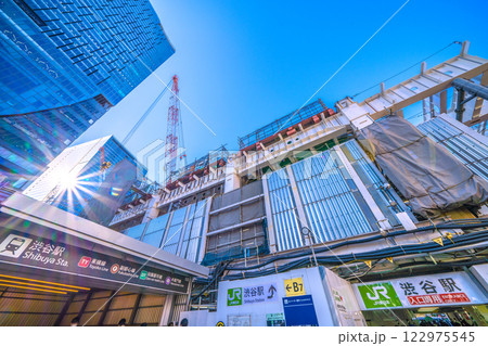 日本の東京都市景観移転ハチ公改札…新出入口…渋谷駅…新時代に希望の光＝令和7年2月15日 122975545