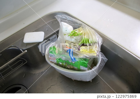 三角コーナーの生ごみ 122975869