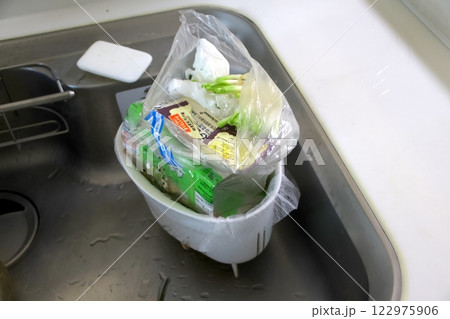 三角コーナーの生ごみ 122975906